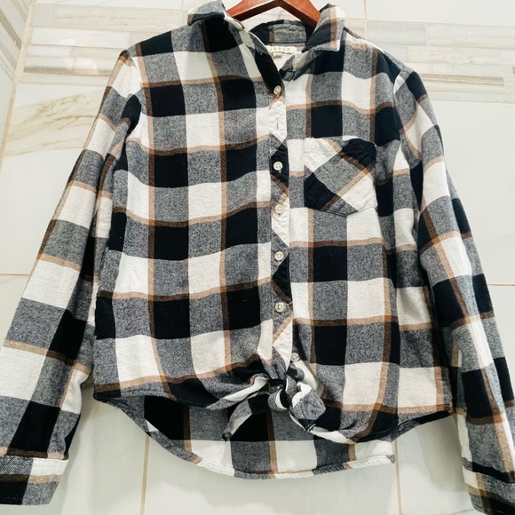 Harper Size medium Buffalo Plaid Button Up Tie Front Chest Pocket Flannel Shirt - Picture 3 of 8